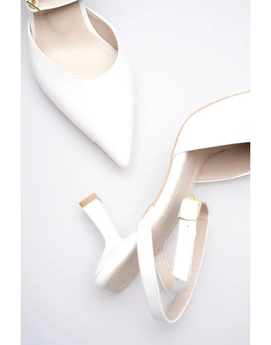 Kadın Beyaz Rugan Topuklu Ayakkabı TR03MS02B