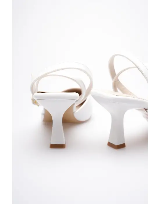Kadın Beyaz Rugan Topuklu Ayakkabı TR03MS02B