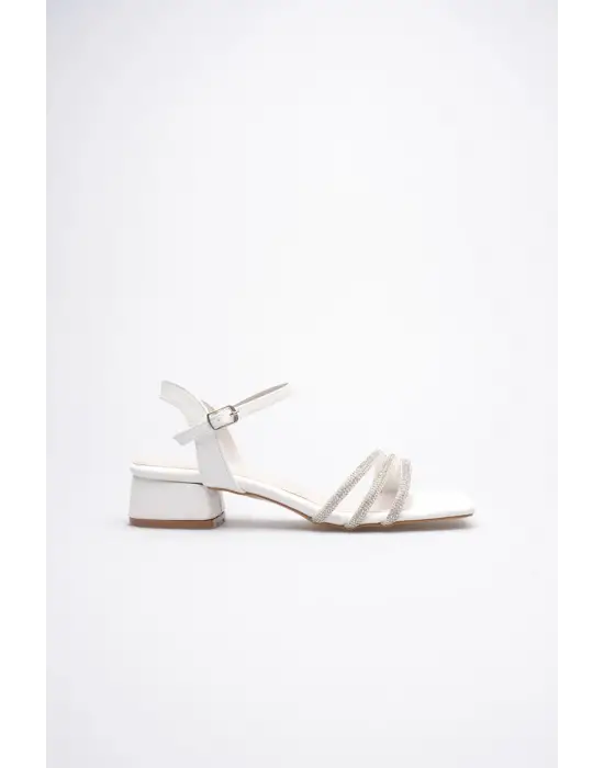 Kadın Beyaz Taş Detaylı Kalın Topuklu Şık Sandalet TR20MY26B