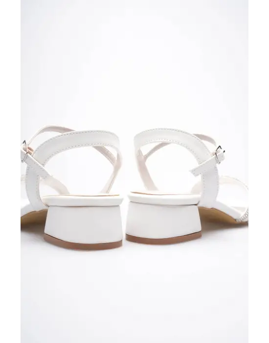 Kadın Beyaz Taş Detaylı Kalın Topuklu Şık Sandalet TR20MY26B