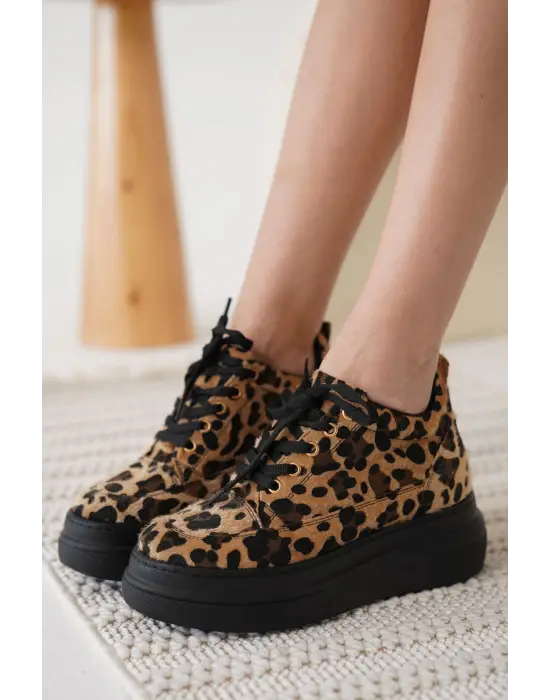 Kadın Gizli Topuk Siyah Taban Leopar Spor Ayakkabı TR10MS01K