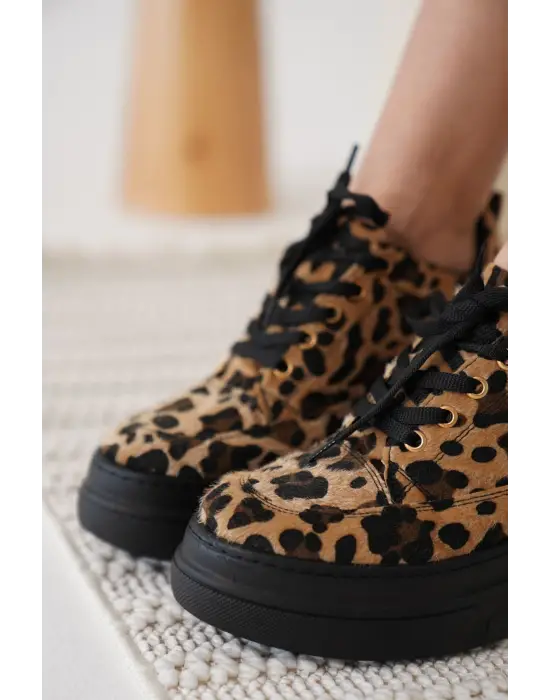 Kadın Gizli Topuk Siyah Taban Leopar Spor Ayakkabı TR10MS01K