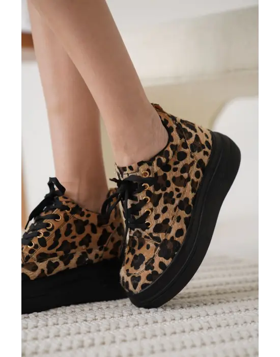 Kadın Gizli Topuk Siyah Taban Leopar Spor Ayakkabı TR10MS01K