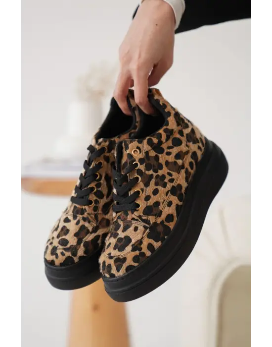 Kadın Gizli Topuk Siyah Taban Leopar Spor Ayakkabı TR10MS01K