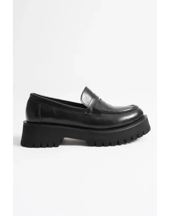 Kadın Günlük Siyah Loafer Ayakkabı TR10MS02A