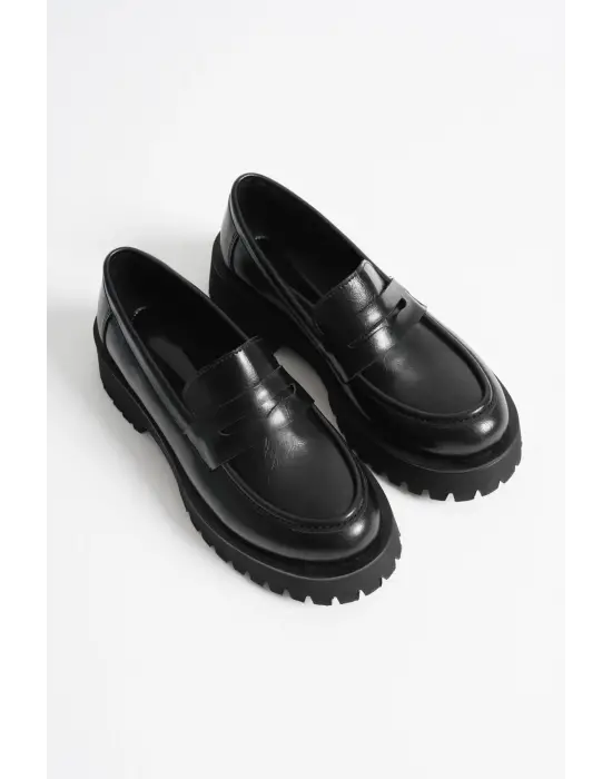 Kadın Günlük Siyah Loafer Ayakkabı TR10MS02A