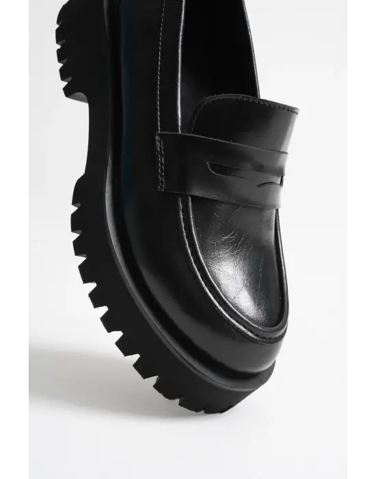 Kadın Günlük Siyah Loafer Ayakkabı TR10MS02A