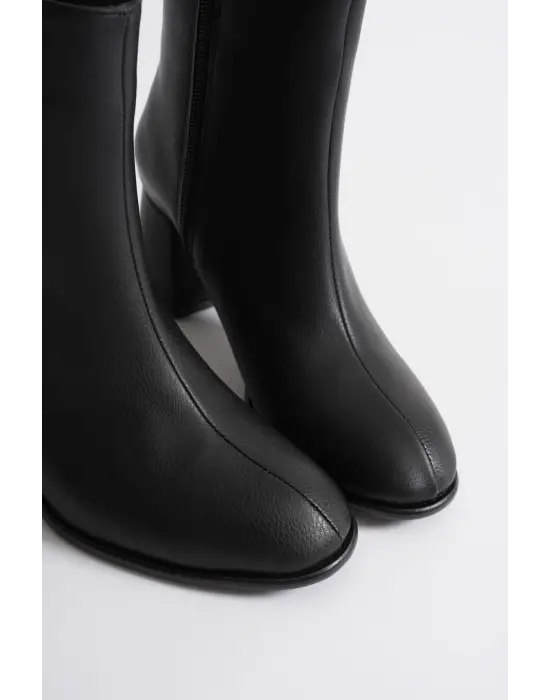 Kadın Kışlık Siyah Kalın Topuklu Bot TR12MK04A