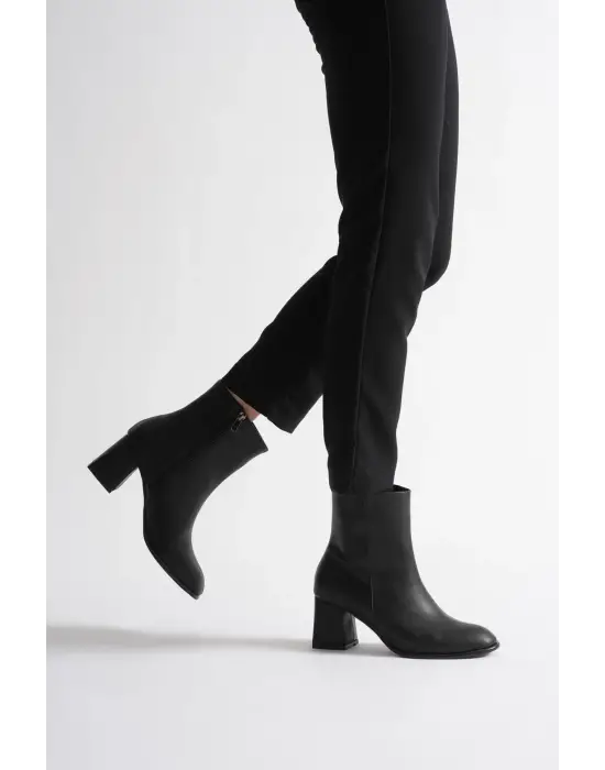 Kadın Kışlık Siyah Kalın Topuklu Bot TR12MK04A