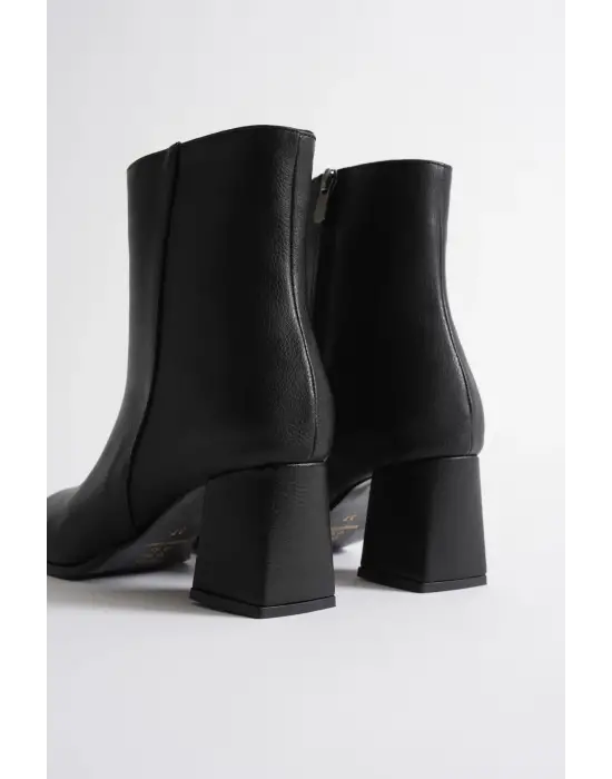 Kadın Kışlık Siyah Kalın Topuklu Bot TR12MK04A