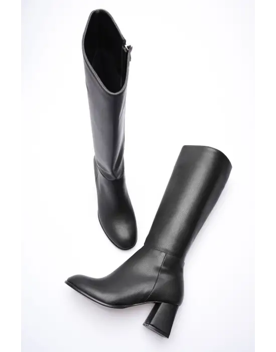 Kadın Kışlık Siyah Kalın Topuklu Çizme TR12MK05A