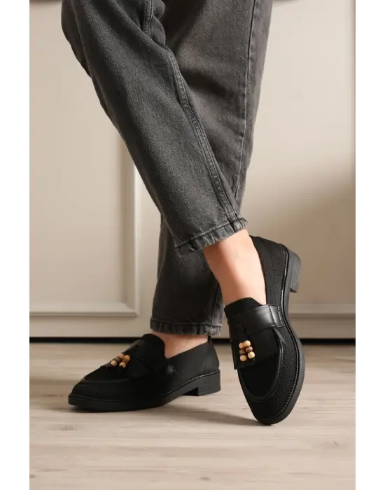 Kadın Siyah Boncuk Püsküllü Günlük Kısa Topuklu Ayakkabı TR30MS01A