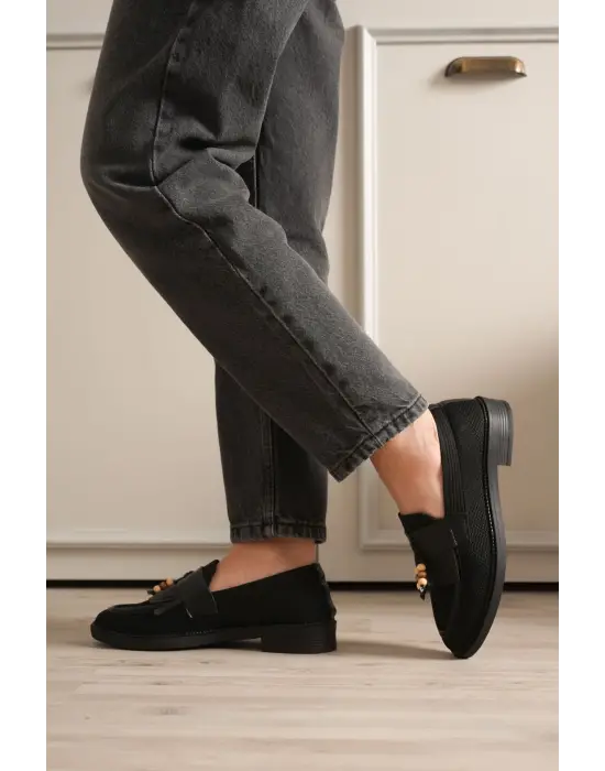 Kadın Siyah Boncuk Püsküllü Günlük Kısa Topuklu Ayakkabı TR30MS01A