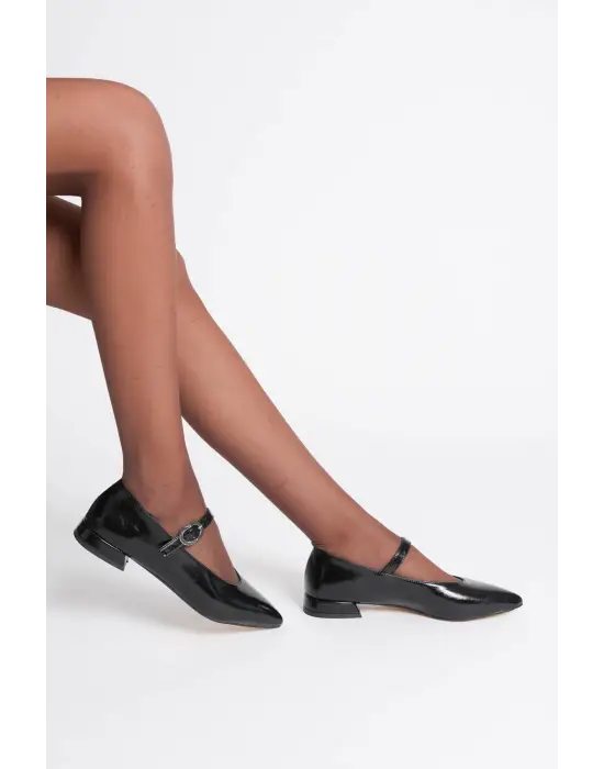 Kadın Siyah Günlük Kısa Topuklu Ayakkabı TR23MS01A