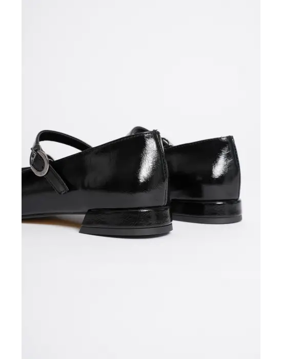 Kadın Siyah Günlük Kısa Topuklu Ayakkabı TR23MS01A