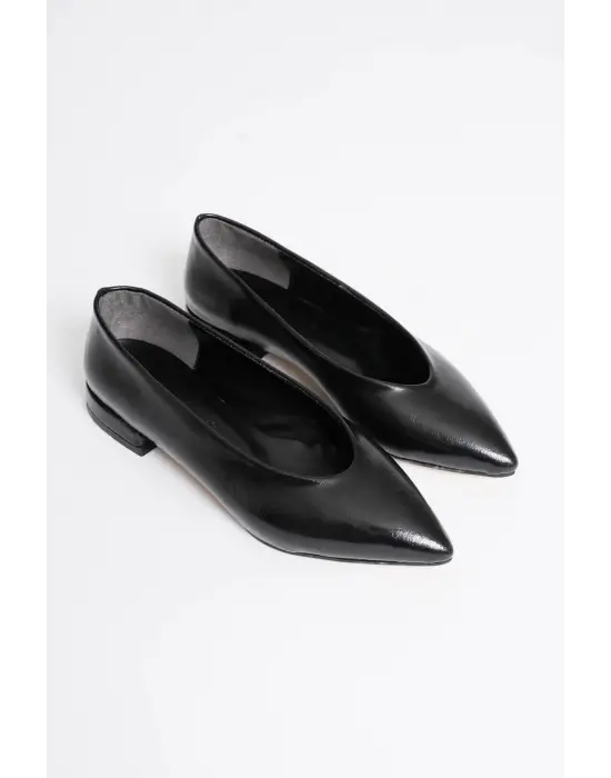 Kadın Siyah Günlük Kısa Topuklu Ayakkabı TR23MS02A