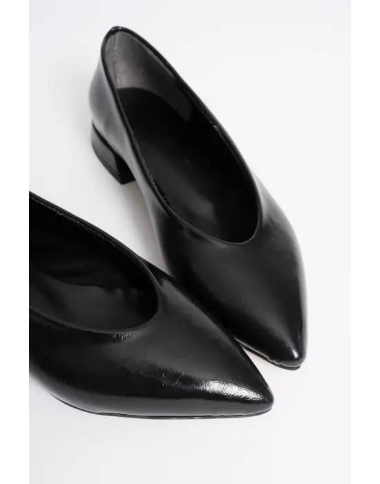 Kadın Siyah Günlük Kısa Topuklu Ayakkabı TR23MS02A