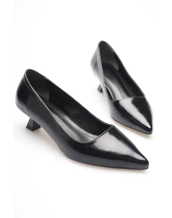 Kadın Siyah Kırışık Rugan Kısa Topuklu Stiletto Ayakkabı TR20MS03C