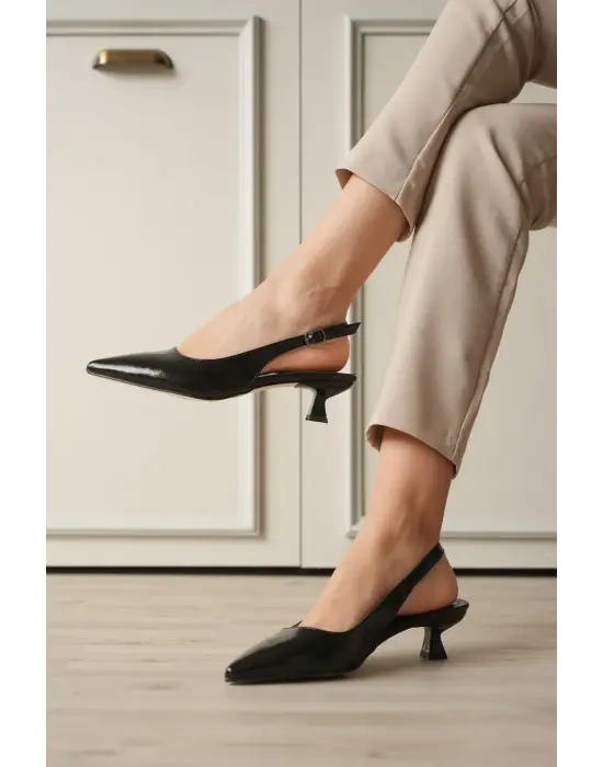 Kadın Siyah Kırışık Rugan Sivri Burun Slingback Kısa Topuklu Ayakkabı TR20MS04C
