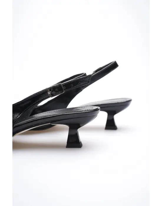Kadın Siyah Kırışık Rugan Sivri Burun Slingback Kısa Topuklu Ayakkabı TR20MS04C