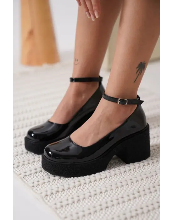 Kadın Siyah Rugan Bilekten Baretli Günlük Ayakkabı TR06MS01A