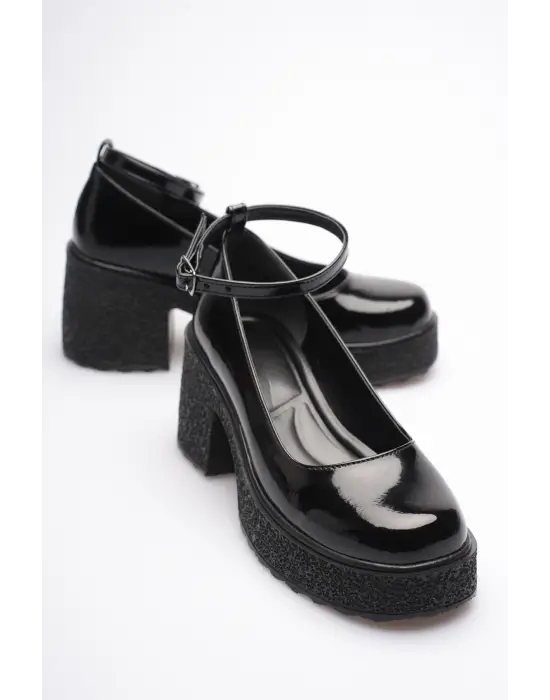 Kadın Siyah Rugan Bilekten Baretli Günlük Ayakkabı TR06MS01A