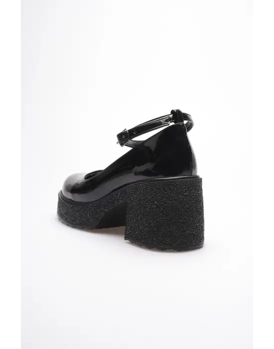 Kadın Siyah Rugan Bilekten Baretli Günlük Ayakkabı TR06MS01A