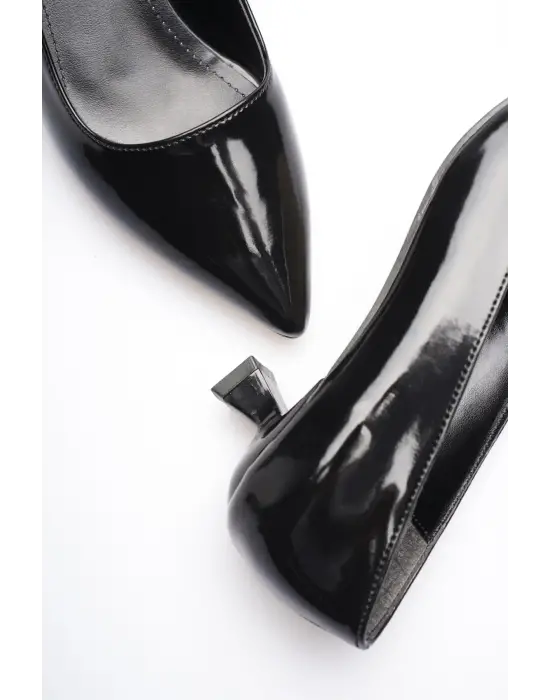 Kadın Siyah Rugan Kısa Topuklu Stiletto Ayakkabı TR20MS03E