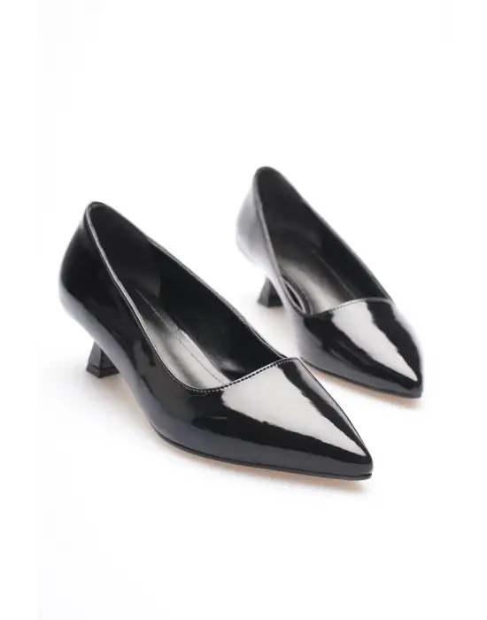 Kadın Siyah Rugan Kısa Topuklu Stiletto Ayakkabı TR20MS03E