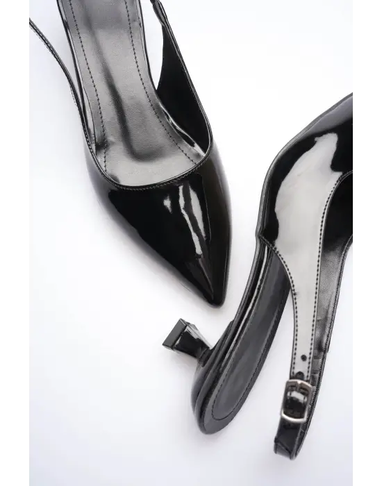 Kadın Siyah Rugan Sivri Burun Slingback Kısa Topuklu Ayakkabı TR20MS04E