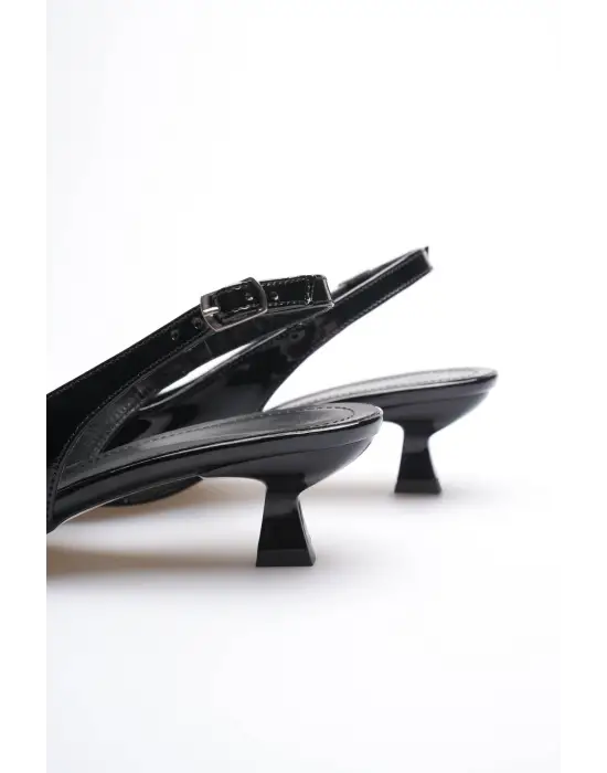 Kadın Siyah Rugan Sivri Burun Slingback Kısa Topuklu Ayakkabı TR20MS04E