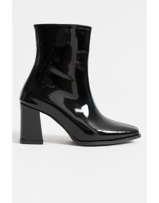 Kadın Siyah Rugan Topuklu Bot TR08MK02D