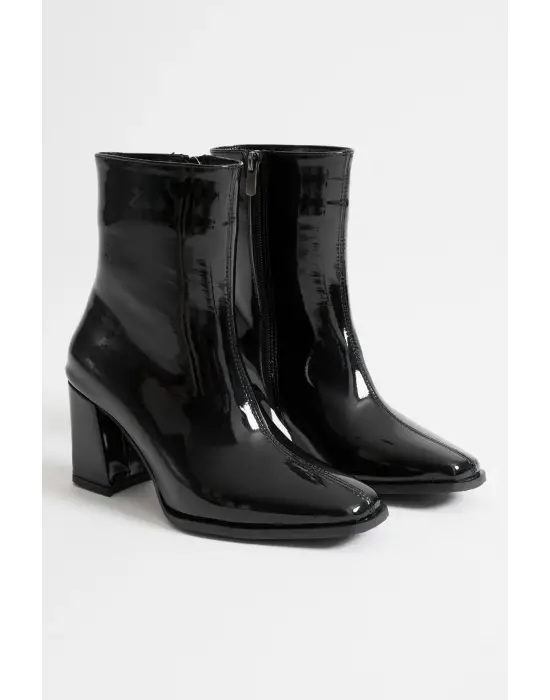 Kadın Siyah Rugan Topuklu Bot TR08MK02D