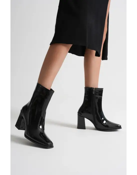 Kadın Siyah Rugan Topuklu Bot TR08MK02D