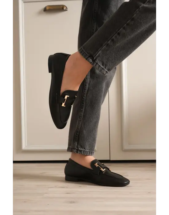 Kadın Siyah Şık Tokalı Günlük Ayakkabı TR27MS05A