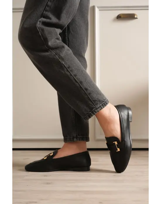 Kadın Siyah Şık Tokalı Günlük Ayakkabı TR27MS05A