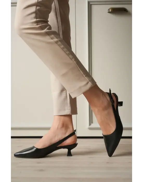 Kadın Siyah Sivri Burun Slingback Kısa Topuklu Ayakkabı TR20MS04A
