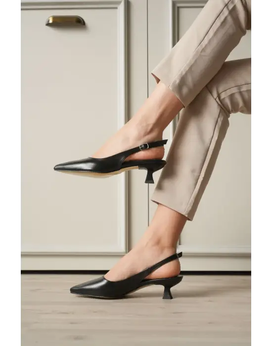 Kadın Siyah Sivri Burun Slingback Kısa Topuklu Ayakkabı TR20MS04A