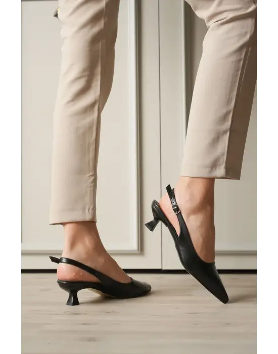Kadın Siyah Sivri Burun Slingback Kısa Topuklu Ayakkabı TR20MS04A