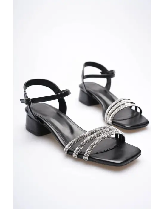 Kadın Siyah Taş Detaylı Kalın Topuklu Şık Sandalet TR20MY26A