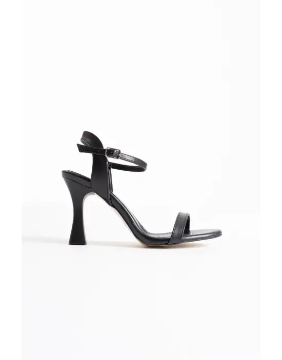 Kadın Siyah Tek Bant Sandalet TR20MY10A