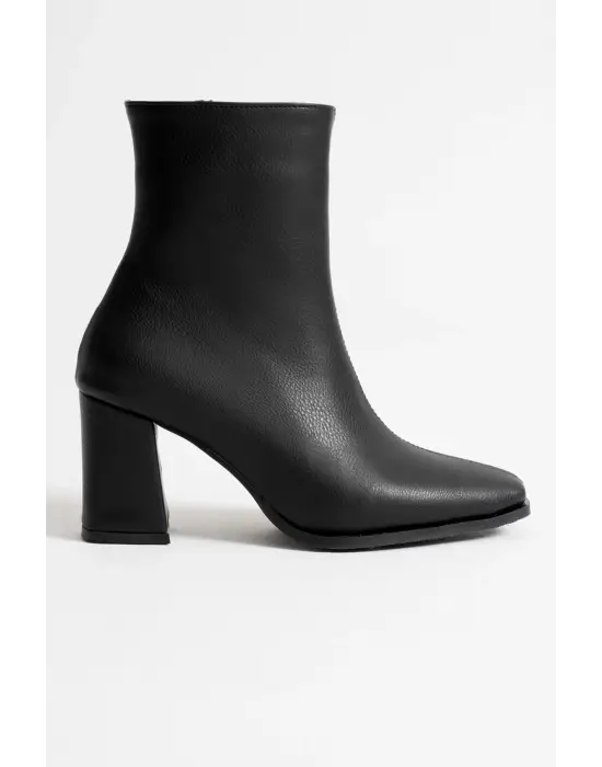 Kadın Siyah Topuklu Bot TR08MK02A