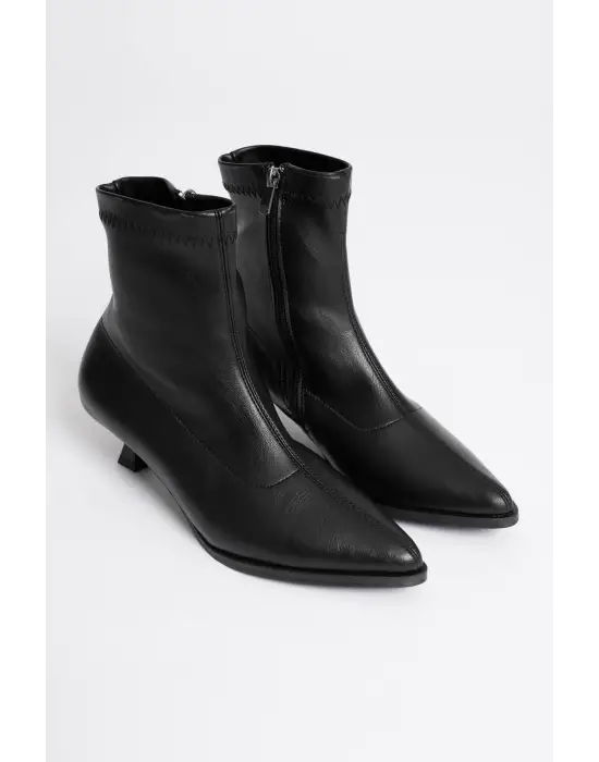 Kadın Siyah Topuklu Bot TR23MK01A