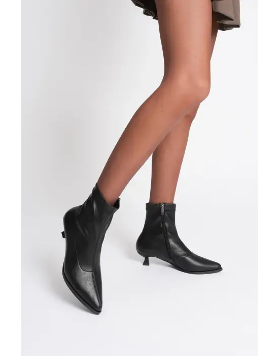 Kadın Siyah Topuklu Bot TR23MK01A