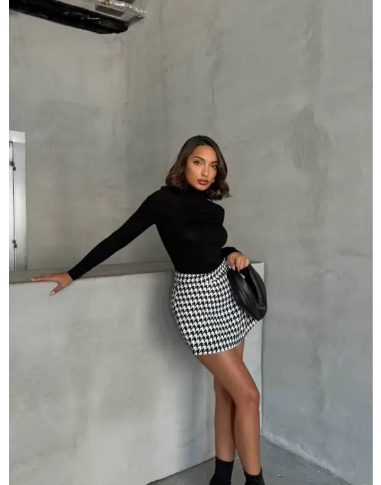 Kapaklı Kaşe Şort Etek Siyah Beyaz Kazayağı H261218