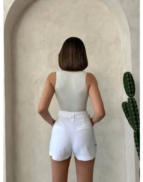 Kemer Detaylı Gabardin Şort Beyaz S25289