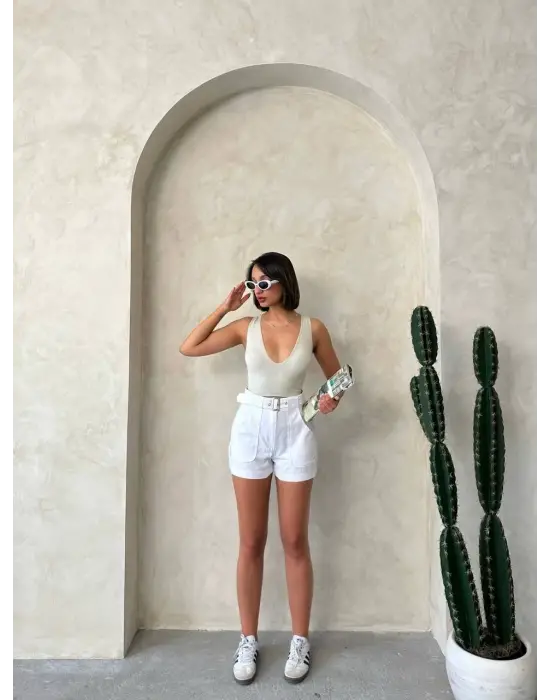 Kemer Detaylı Gabardin Şort Beyaz S25289