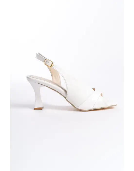 Klein Kadın Beyaz Rugan Detaylı Topuklu Sandalet