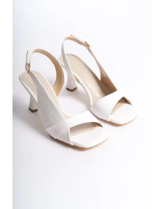 Klein Kadın Beyaz Rugan Detaylı Topuklu Sandalet