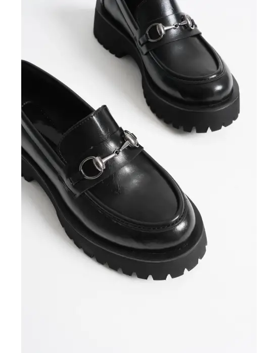 Lara Toka Detaylı Siyah Günlük Loafer Ayakkabı